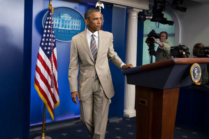Mitch mcconnell wears a tan suit, even though it caused a scandal for obama