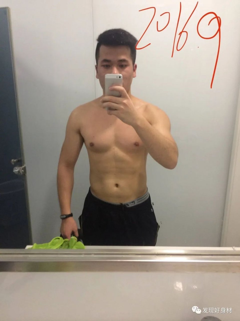 普通上班族坚持撸铁可以有多大变化？