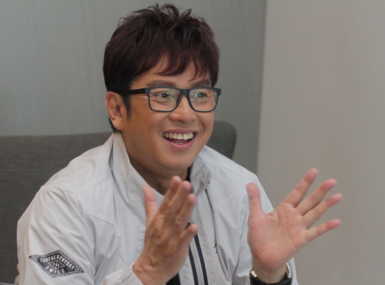 HK singer Alan Tam closes Instagram and Facebook accounts after heckling by netizens