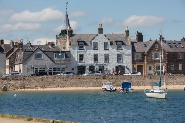 Pub closes after 'drunken young fools' threaten staff and ignore social distancing