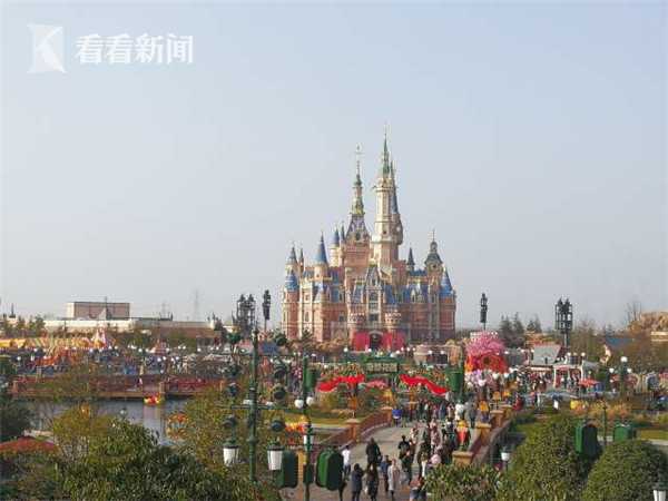 迪士尼第三财季亏损近50亿美元 乐园营收陡降