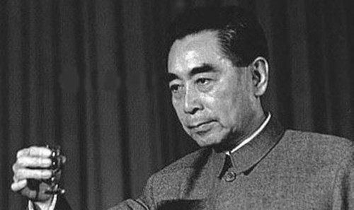 周恩来被日本称为“圣人”，为啥甘愿当三把手？鞠躬尽瘁27年