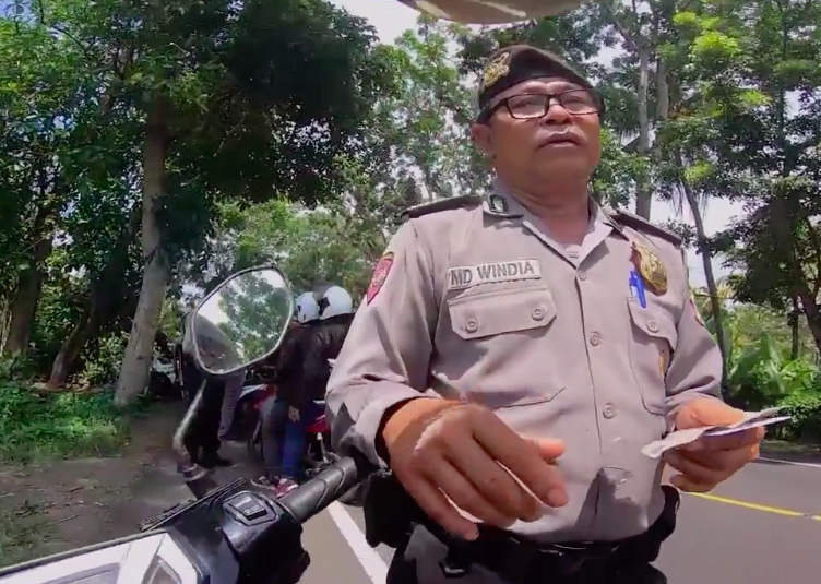 Video of Bali police 'extorting' Japanese tourist goes viral