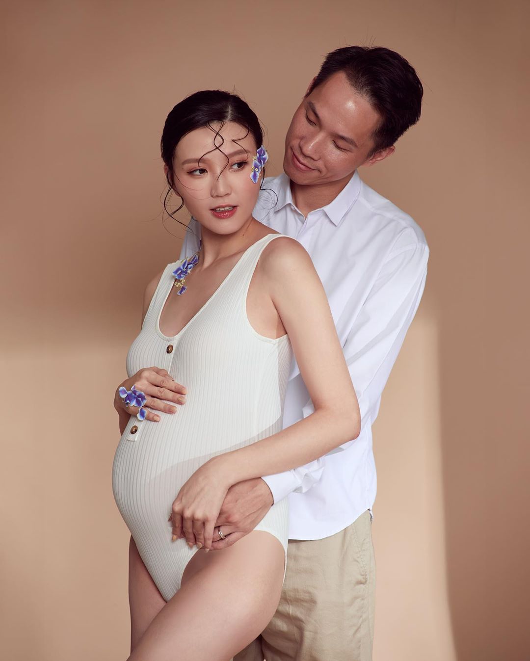 嫁豪门怀二胎　吴若希上网查“离婚方法”
