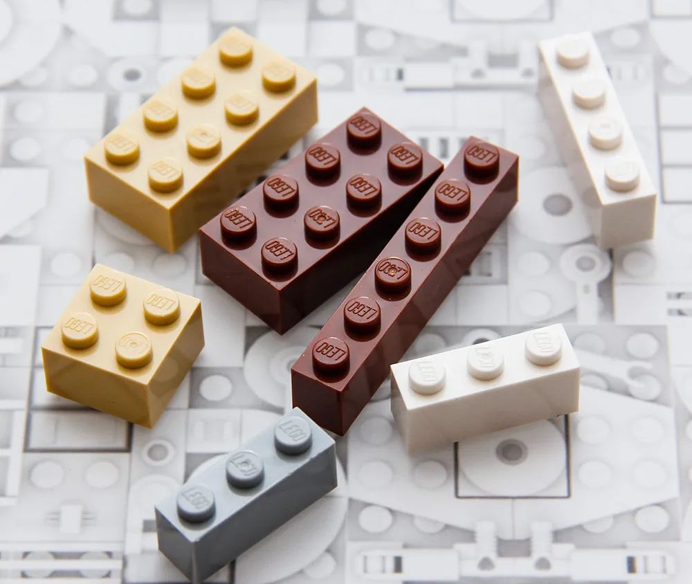 Real and fake lego bricks are now increasingly difficult to tell apart