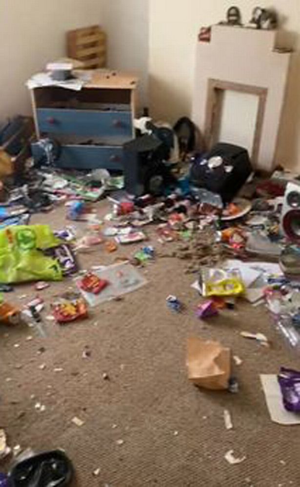 Unbelievable mess found in rental home with mountains of rubbish and rats