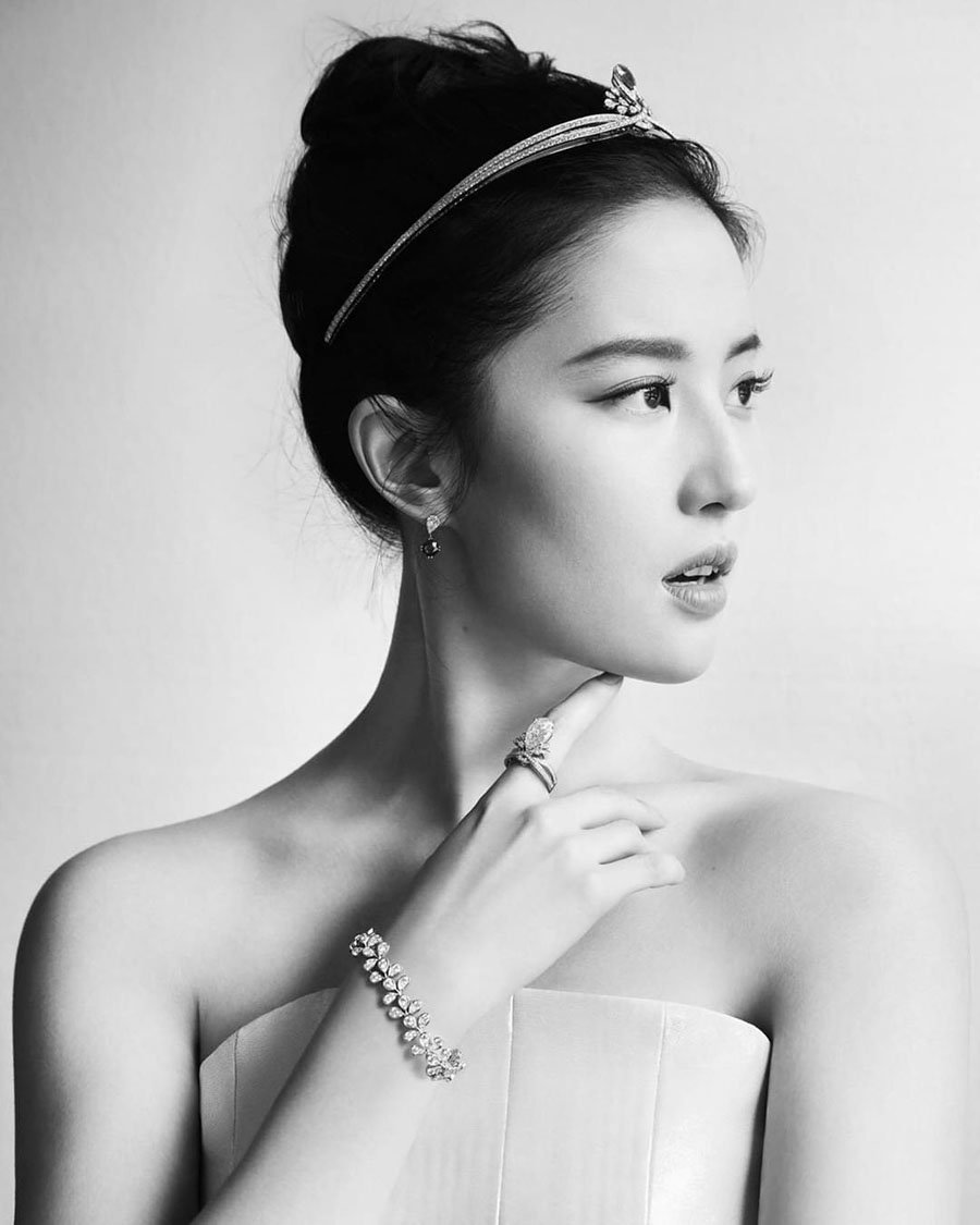 8 Liu yifei facts as she plays mulan irl, She’s born in Wuhan & is a crazy cat lady