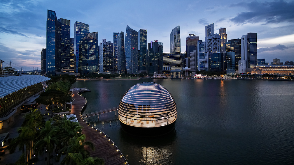 7 Unique Things To Do At Apple’s New MBS Store For Those Chionging To This Floating Gem