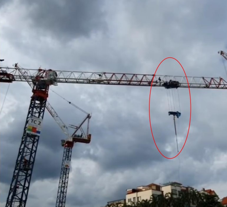 SCDF Elite Officers Rescue Injured Man Trapped On 40-Metre-High Crane With A Stretcher