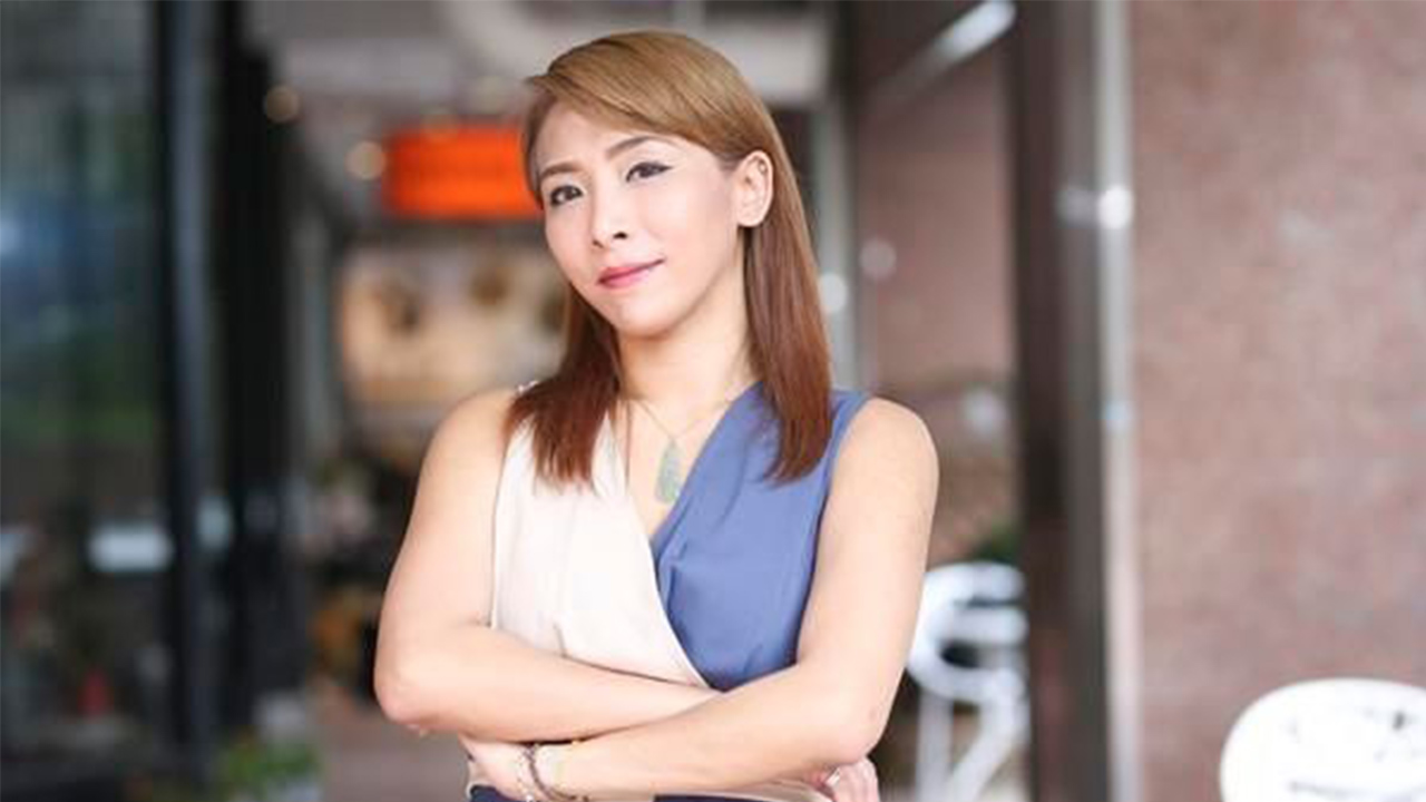 为渣男拍裸照赚钱　“女F4”叶庭蓁悔不当初