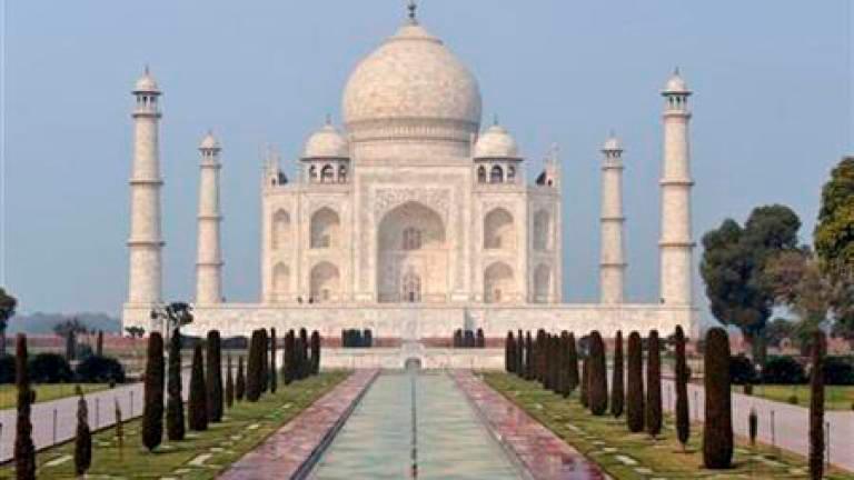 Bomb scare at Taj Mahal turns out to be a hoax