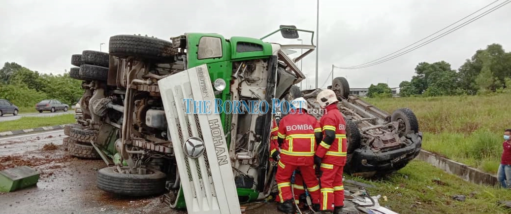 Cement mixer truck driver killed in head-on collision at Jalan Datuk Stephen Yong