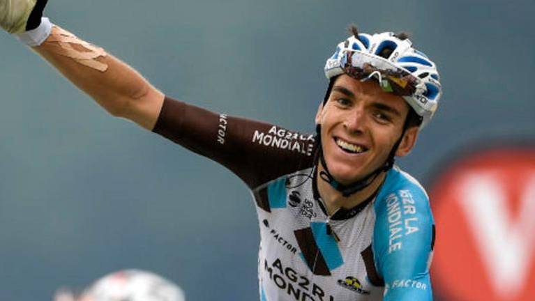 Bardet wins Vuelta stage, Roglic closes in on Eiking