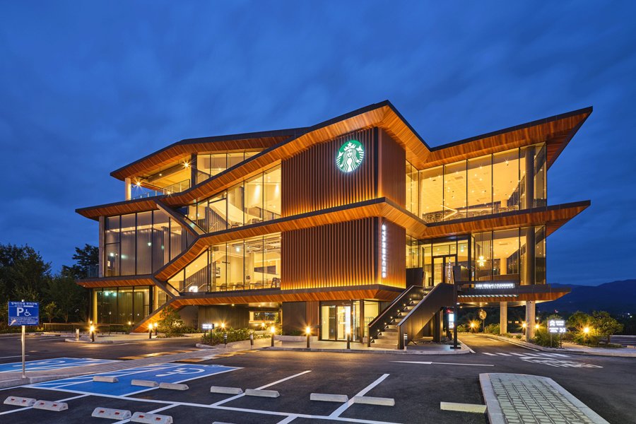 Korea’s 3-storey starbucks has scenic river views, can paktor with bae like in k-dramas