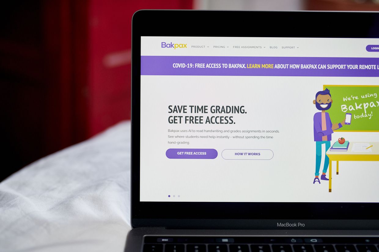 This US startup pushes technology into schools with paper and pen