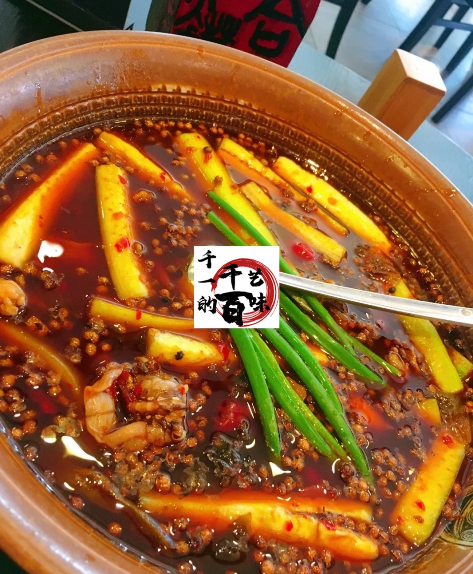 四川厨师分享馋嘴牛蛙详细制作，附带麻辣底料的制作过程