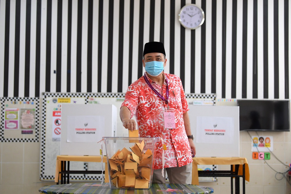 Sabah election: Sabah PN chairman Hajiji votes at SK Serusup in Tuaran