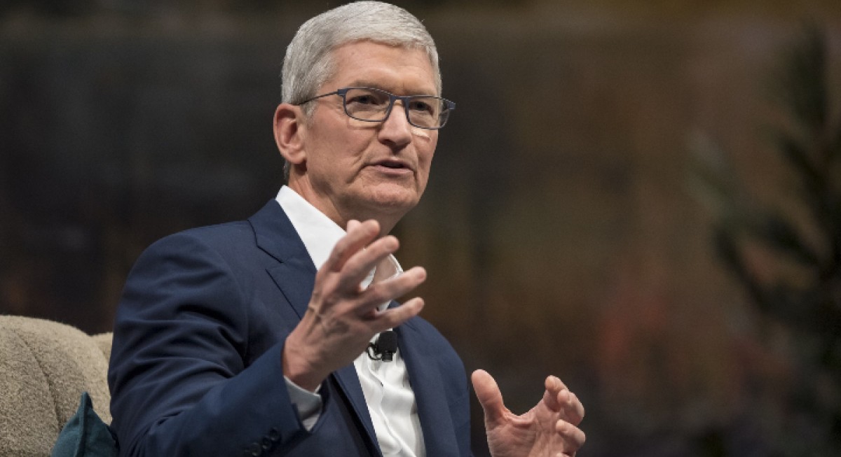 Apple gives Tim Cook up to a million shares that vest through 2025