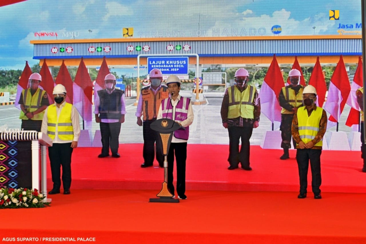 Jokowi opens first toll road in North Sulawesi, hopes for more investment, competittiveness