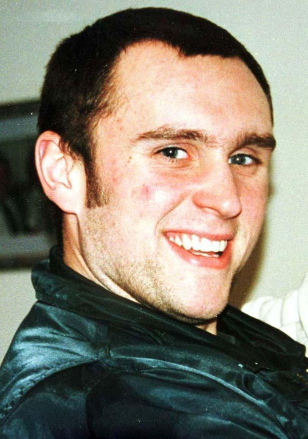 Road-rage killer Kenneth Noye poses with Elvis impersonator as he enjoys freedom at pub