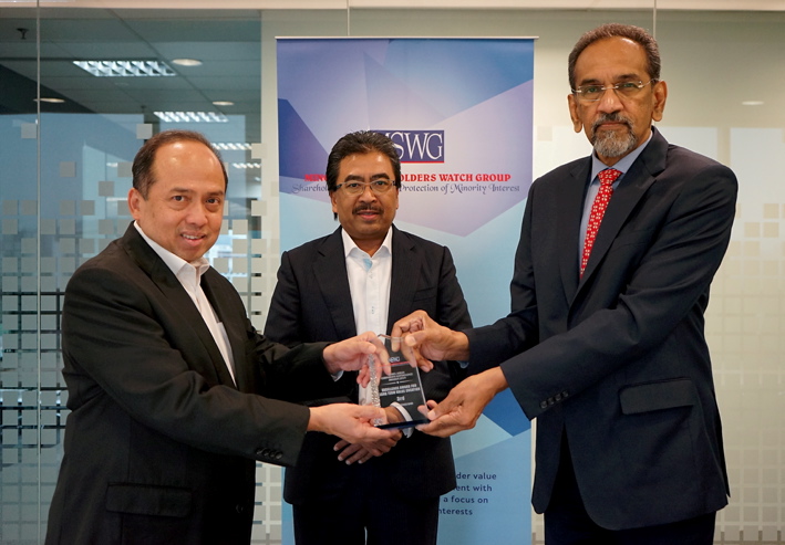 Datuk Seri Johari Ghani Receives Excellence Award For Corporate Governance Disclosure