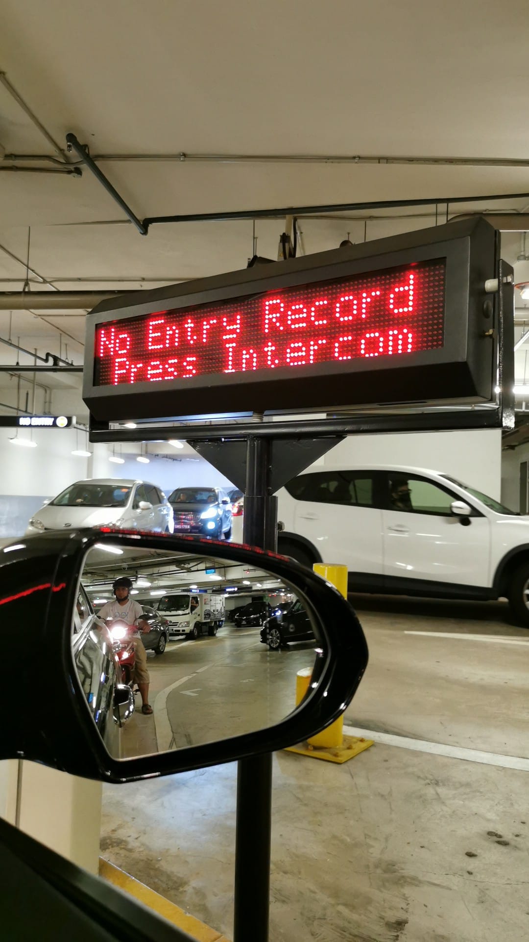 Waterway point carpark gantries break down, 50 cars trapped for 1 hour