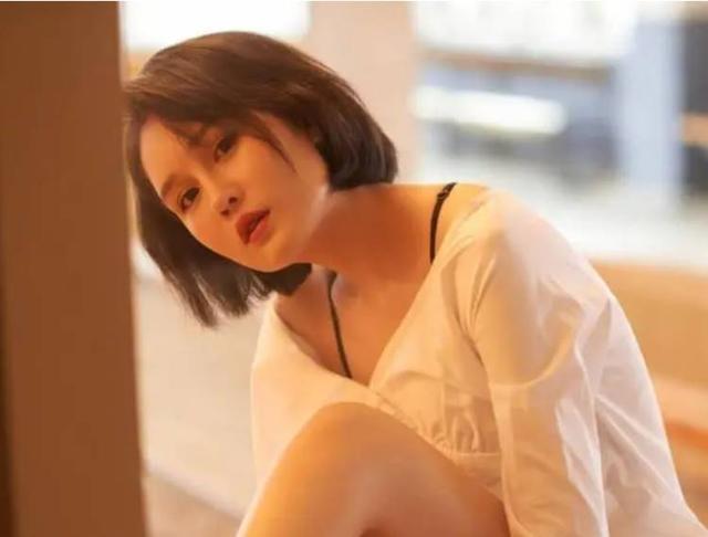 赵本山41岁大女儿近照曝光，身材发福似路人，与小女儿差距甚远