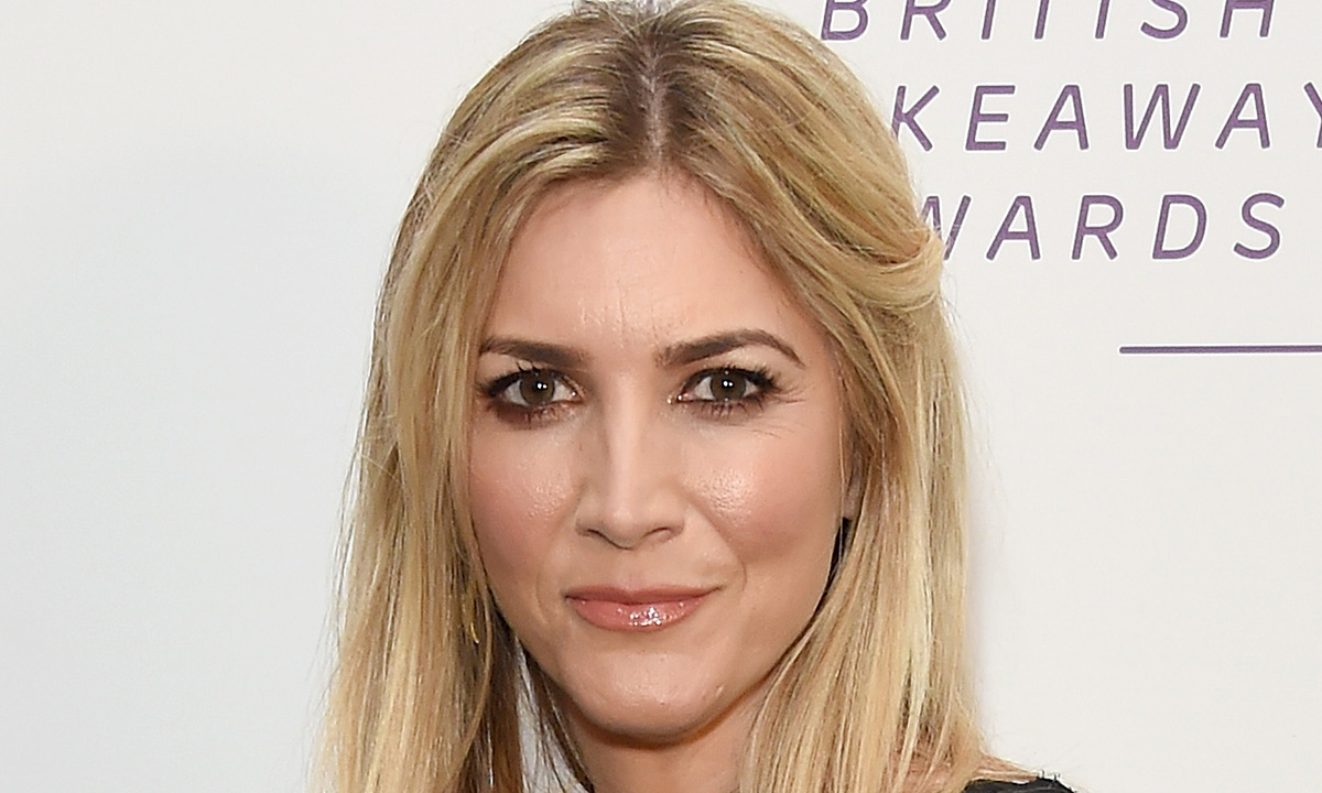 Lisa Faulkner shows off beautiful fireplace as weather turns