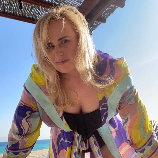 Rebel Wilson's latest swimsuit selfie gets reaction from Jennifer Aniston
