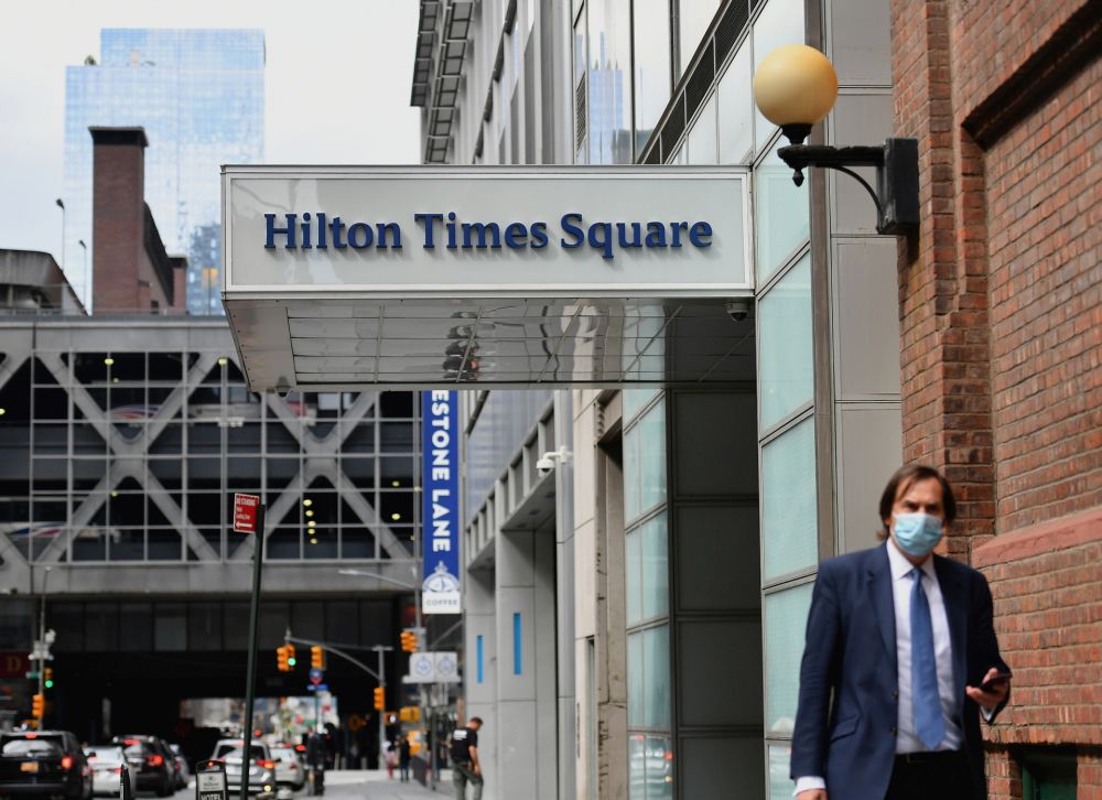 Bereft of jet set, New York luxury hotels welcome last-minute locals