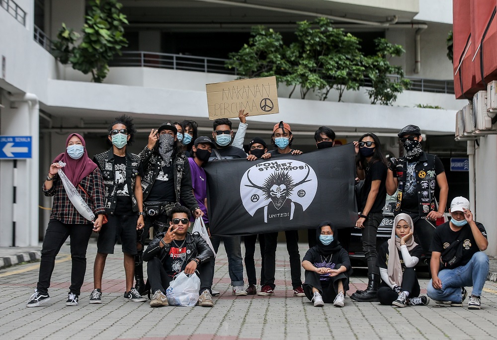 Kind act of punk subculture followers in Ipoh in feeding homeless continues despite criticism