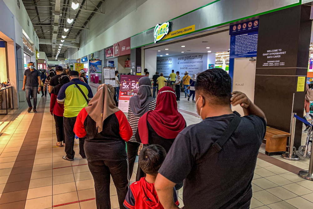 Ismail Sabri: Avoid panic buying during CMCO, shops and grocers remain open