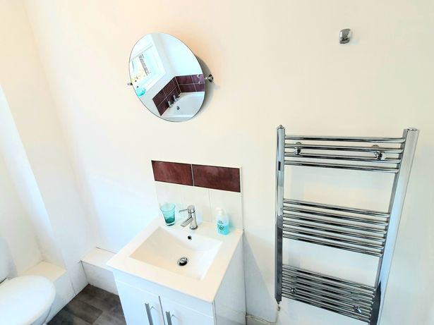One-bed flat with 'three-quarter bathtub' goes up for rent - and people are 'screaming'