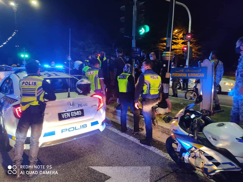 Hijacked PDRM Patrol Car: Woman Caught With The Suspect Has Been Cleared Of Involvement