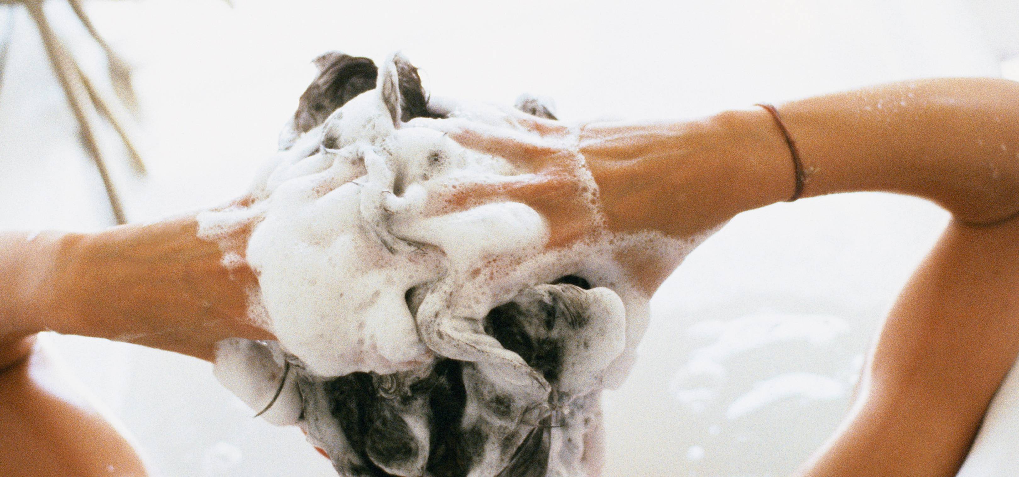 So, it turns out there’s an optimal way to wash your hair at home for salon-worthy bounce