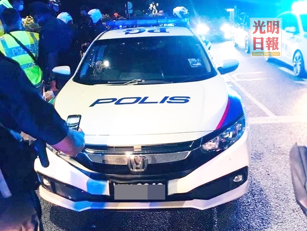 偷警车炫耀案 3男女明料被控2罪