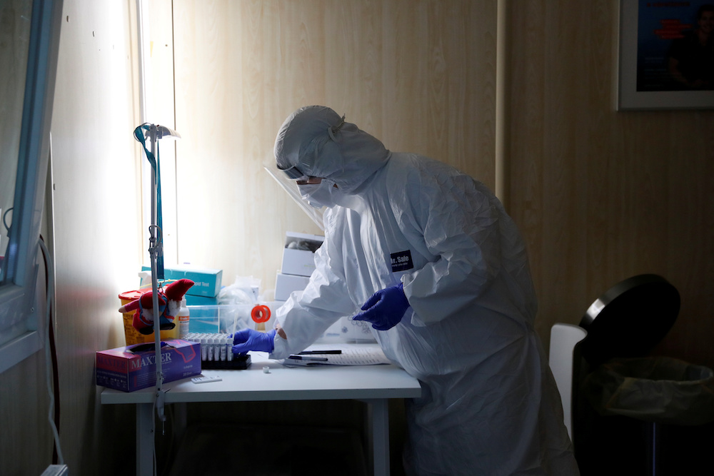 Hungarian hospitals under growing strain from surge in Covid-19 patients, says surgeon general