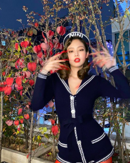 BLACKPINK’s Jennie stuns in sexy Halloween costume