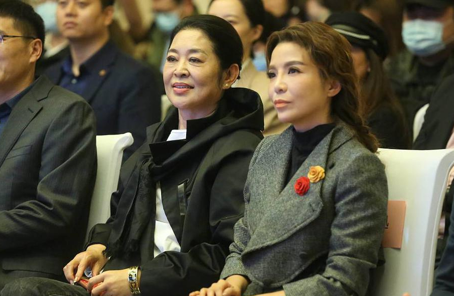 61岁倪萍和朱迅同框 李亚鹏尼格买提撒贝宁热聊