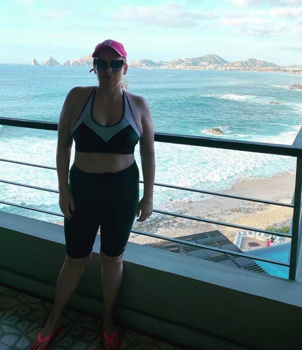 Rebel Wilson bares her abs in sports bra and shorts