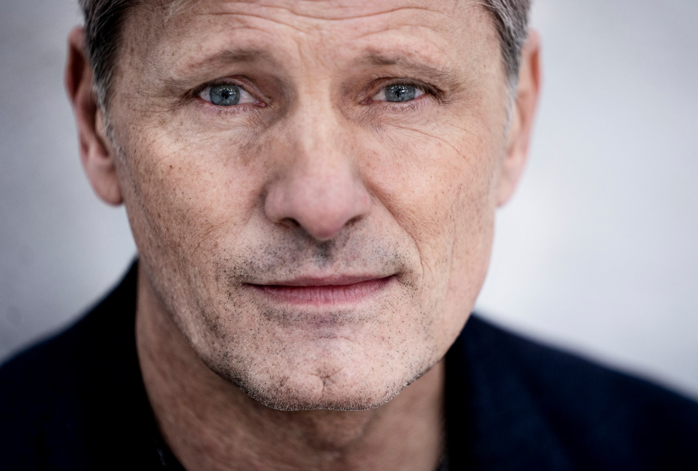 'Lord of the Rings' actor Viggo Mortensen defends decision to play gay role