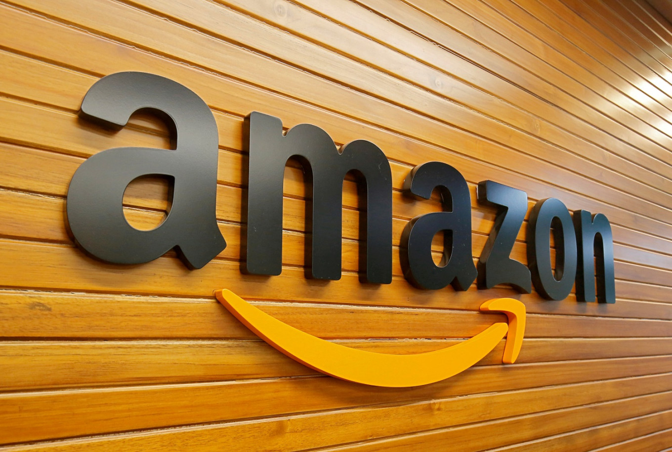 BlackBerry, Amazon team up on smart car software platform