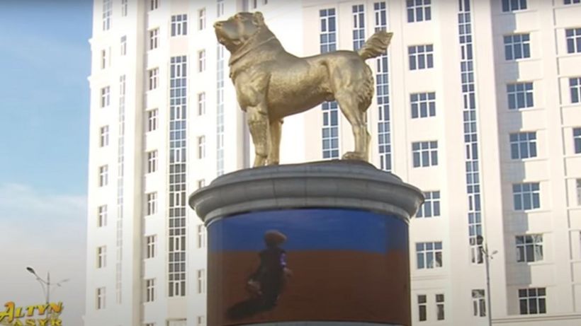 Turkmenistan leader unveils giant gold dog statue