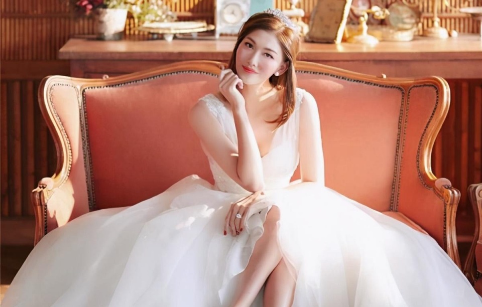 “艾莉”李彩桦低调离婚！闪嫁豪门仅19个月，本计划今年生孩子