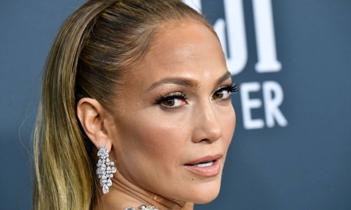 Jennifer Lopez reveals unbelievably toned physique in high-cut silver leotard