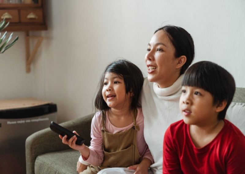 Parents may end up more stressed when their kids watch a lot of TV: Study