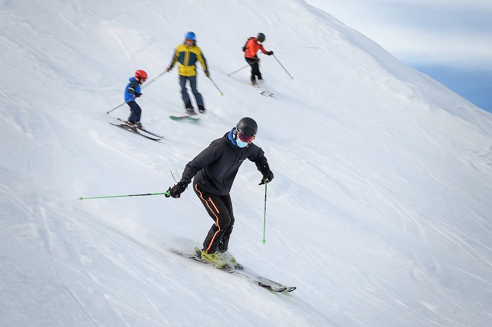 Swiss urged to 'hit the slopes' to save ski season