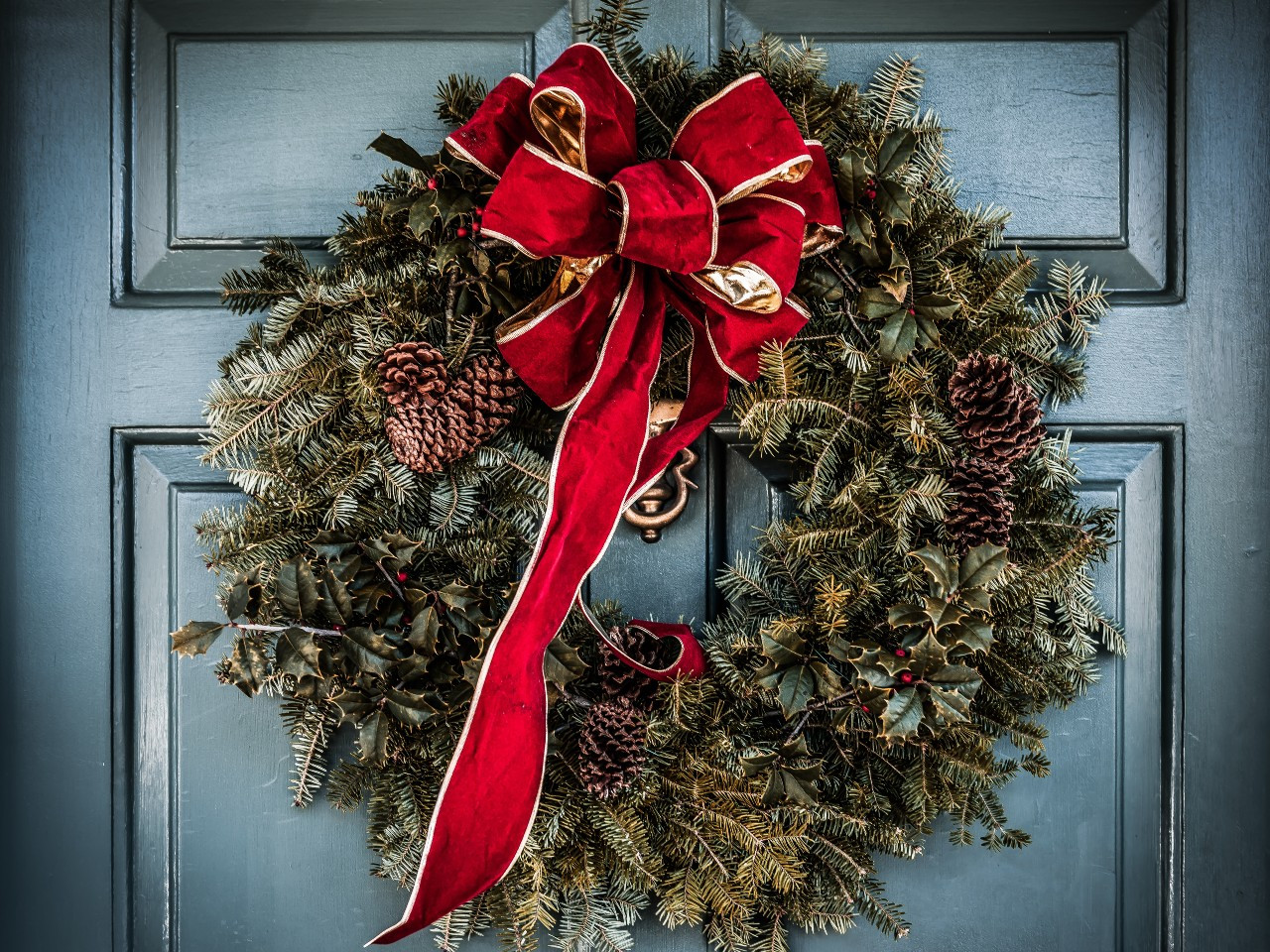 Festive Door Wreaths That’ll Welcome Your Guests