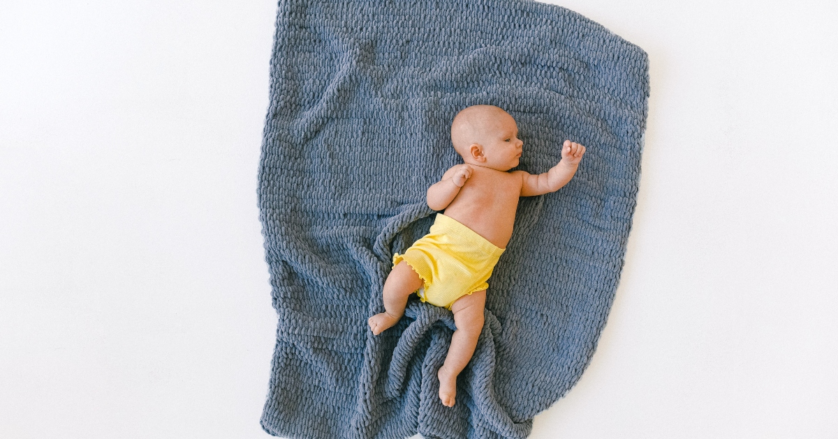 What To Know About Tonic Neck Reflex — AKA Why Your Baby Looks Like They’re Fencing