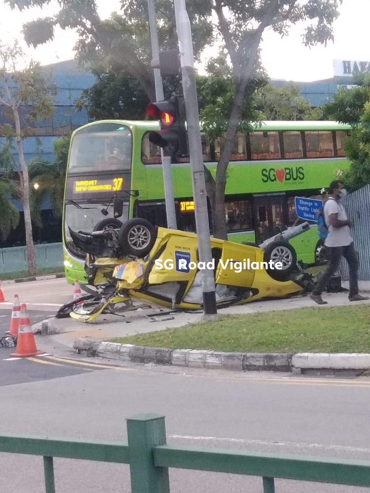 Taxi flipped on its roof after changi accident, mpv allegedly crashed into its rear